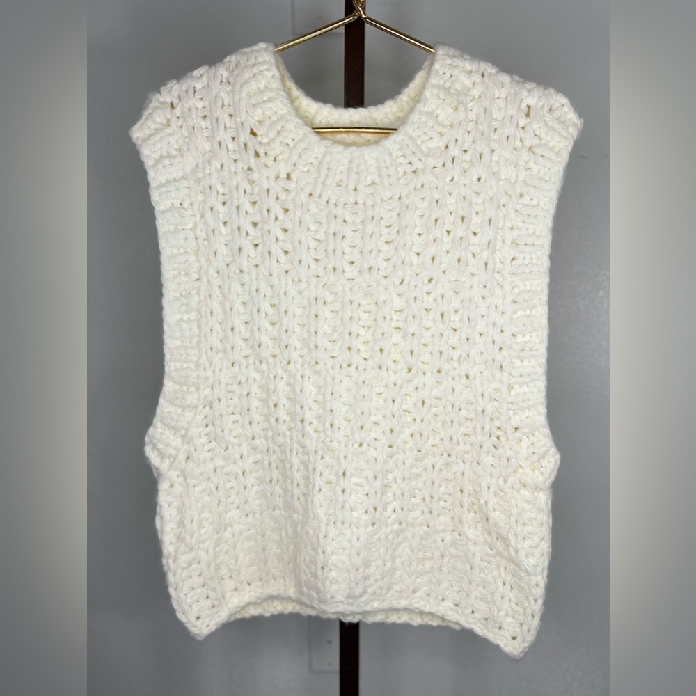 NWOT Little Lies Ivory Oversized Sleeveless Chunky Knit Sweater Vest - Size S/M